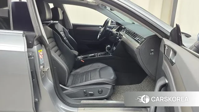 Volkswagen Arteon 2019 Серебристо-серый из Кореи, фото 2