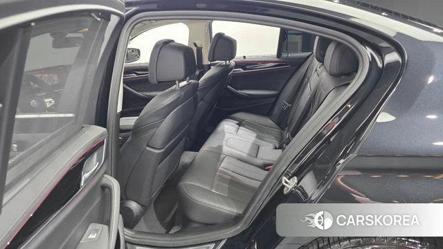 BMW 5 Series (G30) 2022 Черный из Кореи, фото 2