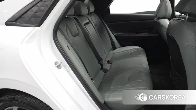 Hyundai The New Avante (CN7) 2023 Белый из Кореи, фото 2