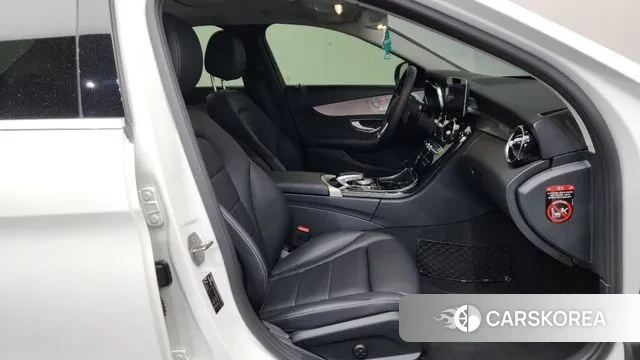 Mercedes-Benz C-Class W205 2020 Белый из Кореи, фото 2