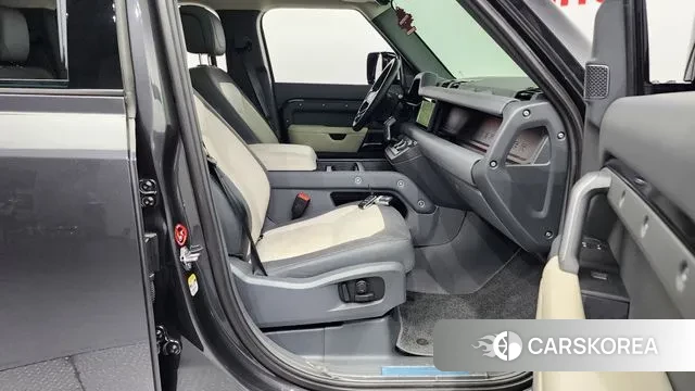 Land Rover Defender (L663) 2024 Серый из Кореи, фото 2