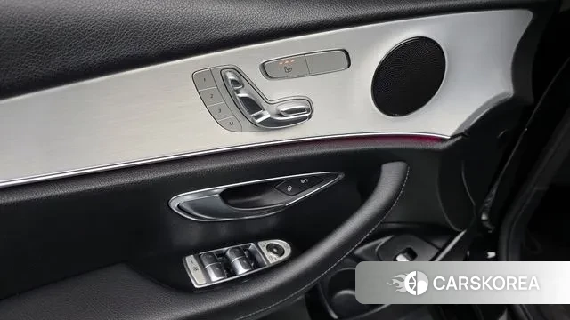 Mercedes-Benz E-Class W213 2021 Черный из Кореи, фото 2