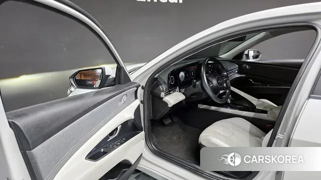 Hyundai Avante Hybrid (CN7) 2021 Серебристо-серый из Кореи, фото 2