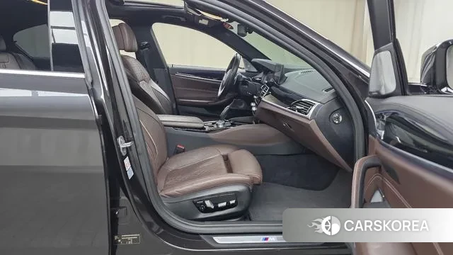 BMW 5 Series (G30) 2019 Серый из Кореи, фото 2