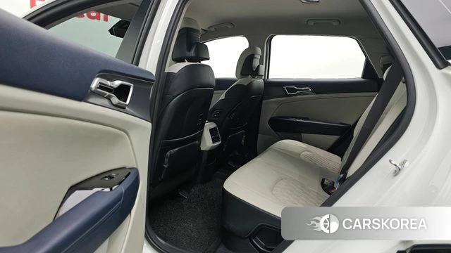 Kia Sportage 5th Generation Hybrid 2022 Белый из Кореи, фото 2