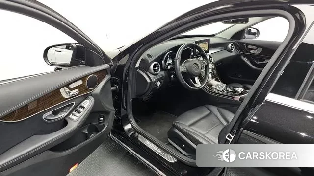 Mercedes-Benz C-Class W205 2018 Черный из Кореи, фото 2