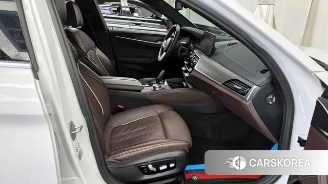 BMW 5 Series (G30) 2020 Белый из Кореи, фото 2