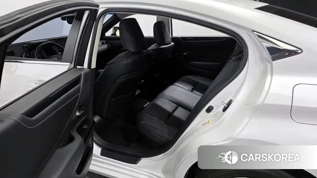 Lexus ES300h 7th generation 2019 Белый из Кореи, фото 2