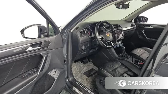 Volkswagen Tiguan second Generation 2018 Серый из Кореи, фото 2