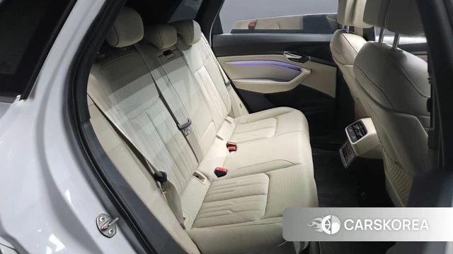 Audi e-Tron 2022 Белый из Кореи, фото 2