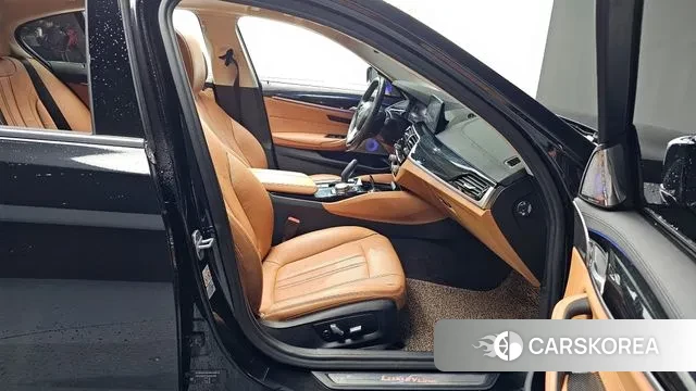 BMW 5 Series (G30) 2019 Черный из Кореи, фото 2