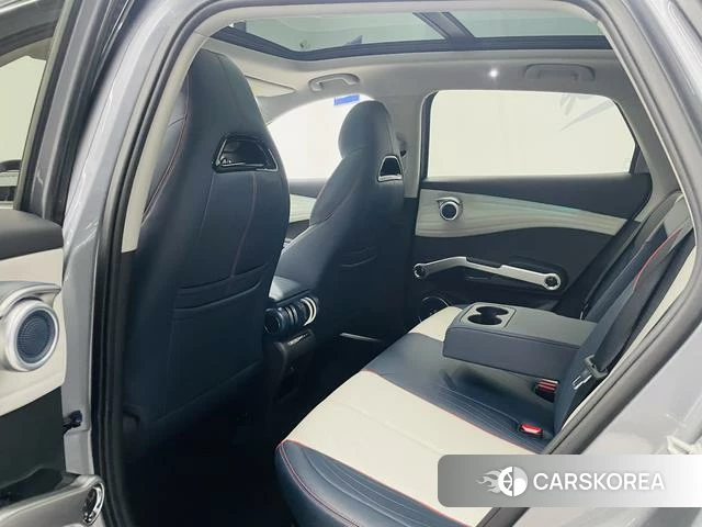 BYD Yuan PLUS 2023 Серебристо-серый из Китая, фото 2