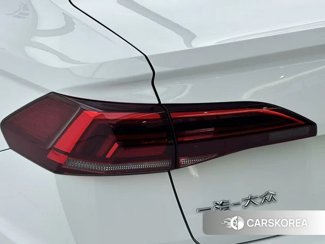 Volkswagen Bora 2022 Белый из Китая, фото 2