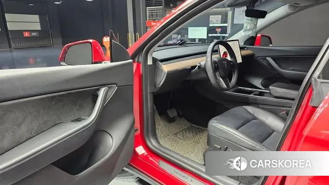 Tesla Model Y 2021 Красный из Кореи, фото 2