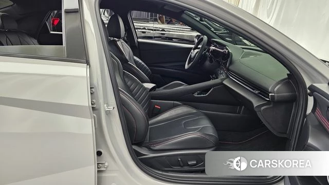 Hyundai Avante (CN7) 2023 Серебристо-серый из Кореи, фото 2