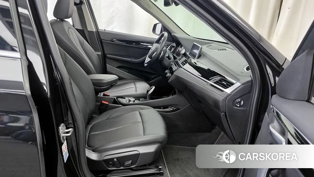 BMW X1 (F48) 2022 Черный из Кореи, фото 2