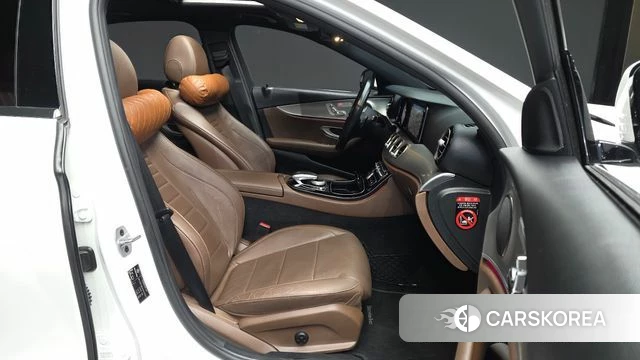 Mercedes-Benz E-Class W213 2018 Белый из Кореи, фото 2