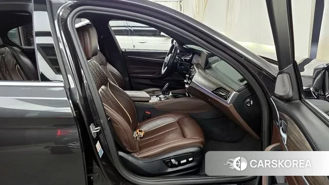 BMW 5 Series (G30) 2020 Серый из Кореи, фото 2