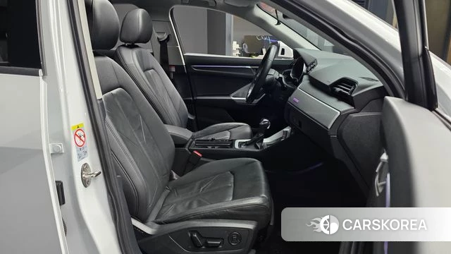Audi Q3 (F3) 2023 Белый из Кореи, фото 2
