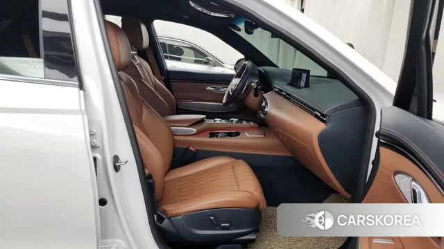 Genesis GV70 2021 Белый из Кореи, фото 2