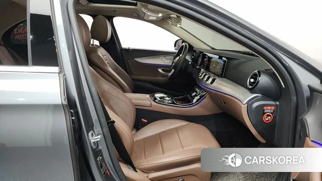 Mercedes-Benz E-Class W213 2019 Серый из Кореи, фото 2