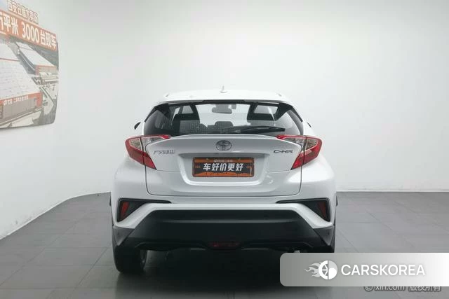 Toyota C-HR 2021 Белый из Китая, фото 2