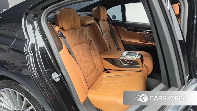 BMW 7 Series (G11) 2021 Черный из Кореи, фото 2