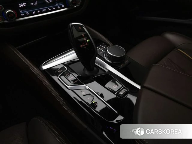 BMW 6 Series GT (G32) 2024 Серебристо-серый из Кореи, фото 2