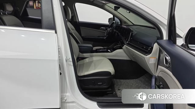 Kia Sportage 5th Generation Hybrid 2023 Белый из Кореи, фото 2