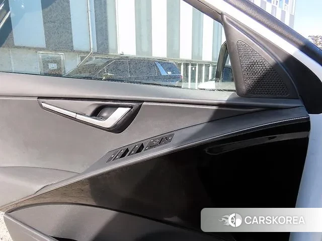 Kia Di Ol Nu Niro 2022 Белый из Кореи, фото 2