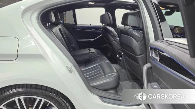 BMW 5 Series (G30) 2019 Белый из Кореи, фото 2