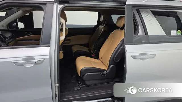 Kia Carnival 4th generation 2022 Серебряный из Кореи, фото 2