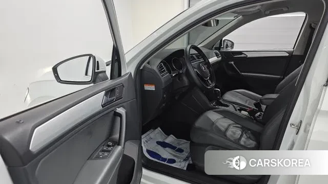 Volkswagen Tiguan second Generation 2018 Белый из Кореи, фото 2