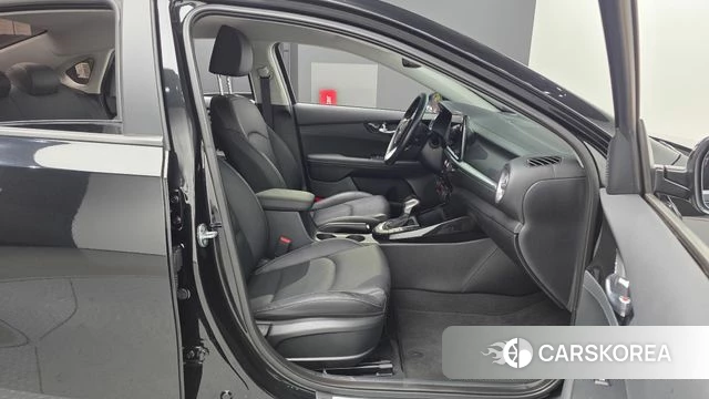 Kia The New K3 2nd generation 2024 Черный из Кореи, фото 2