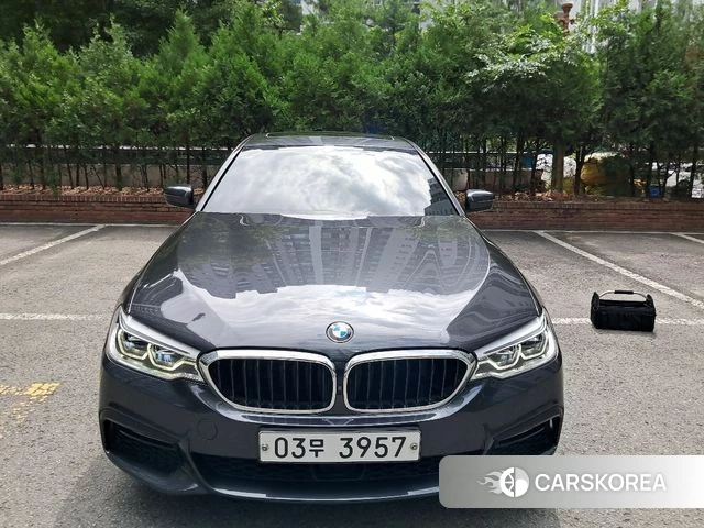 BMW 5 Series (G30) 2018 Серый из Кореи, фото 2
