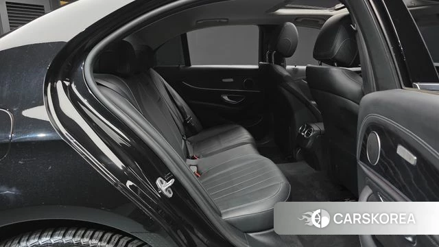 Mercedes-Benz E-Class W213 2020 Черный из Кореи, фото 2