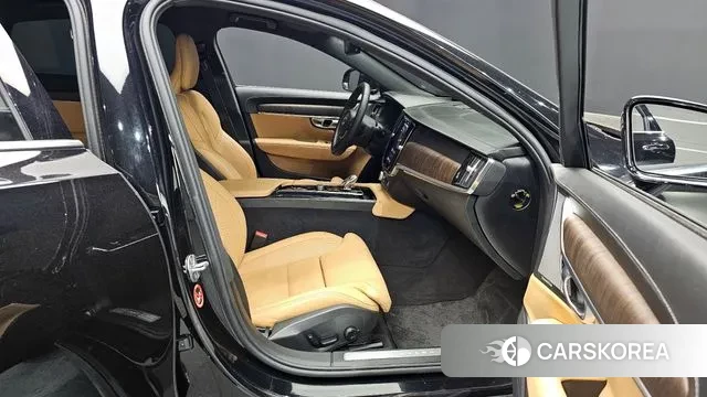 Volvo S90 2023 Черный из Кореи, фото 2