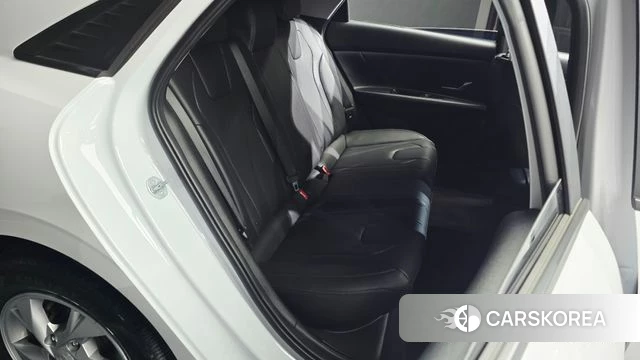 Hyundai The New Avante (CN7) 2023 Белый из Кореи, фото 2