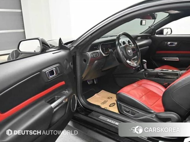 Ford Mustang 2022 Черный из Кореи, фото 2