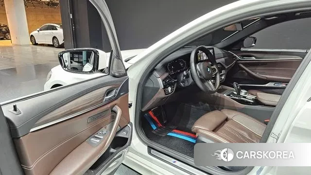 BMW 5 Series (G30) 2020 Белый из Кореи, фото 2