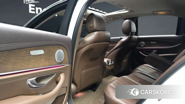 Mercedes-Benz E-Class W213 2019 Белый из Кореи, фото 2