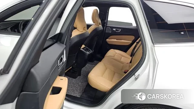 Volvo XC60 second Generation 2023 Белый из Кореи, фото 2