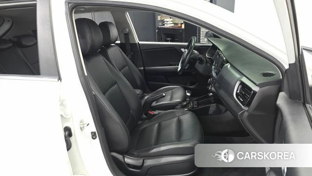 Kia Stonic 2018 Белый из Кореи, фото 2