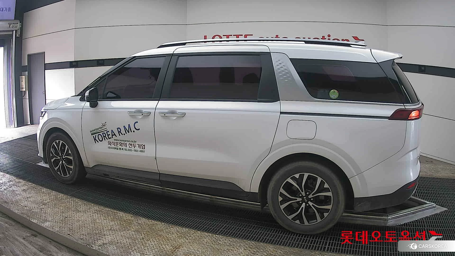 Kia Carnival 2021 Snow White Pearl (optional) из Кореи, фото 2