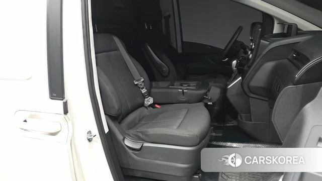 Hyundai Staria 2022 Белый из Кореи, фото 2
