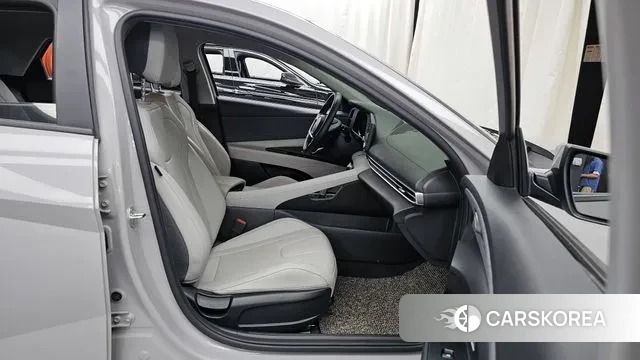 Hyundai Avante Hybrid (CN7) 2021 Серебряный из Кореи, фото 2