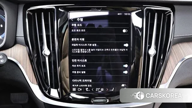 Volvo V60 Cross-Country 2nd Generation 2024 Белый из Кореи, фото 2