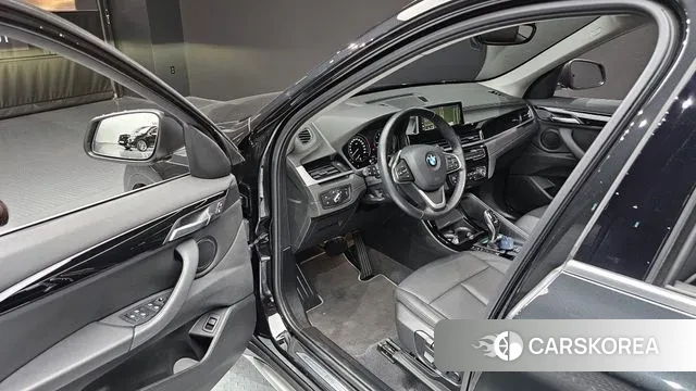 BMW X1 (F48) 2022 Черный из Кореи, фото 2