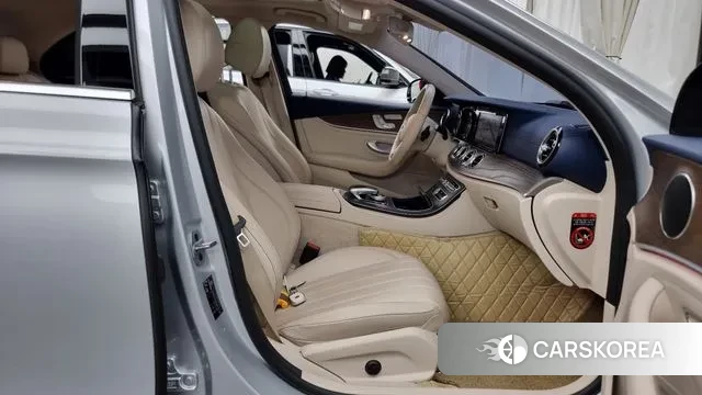 Mercedes-Benz E-Class W213 2019 Серебристо-серый из Кореи, фото 2