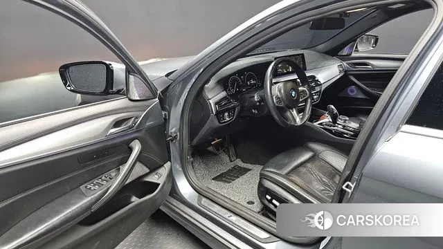BMW 5 Series (G30) 2019 Серебристо-серый из Кореи, фото 2